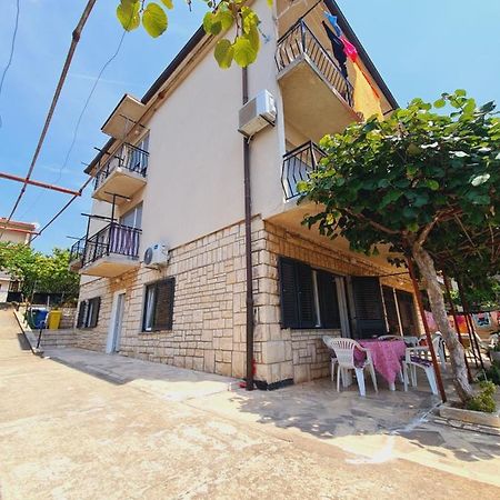 Apartments Viktorija พูลา ภายนอก รูปภาพ