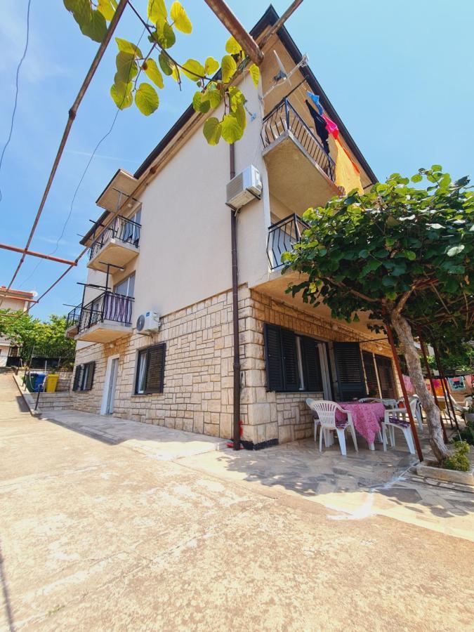 Apartments Viktorija พูลา ภายนอก รูปภาพ