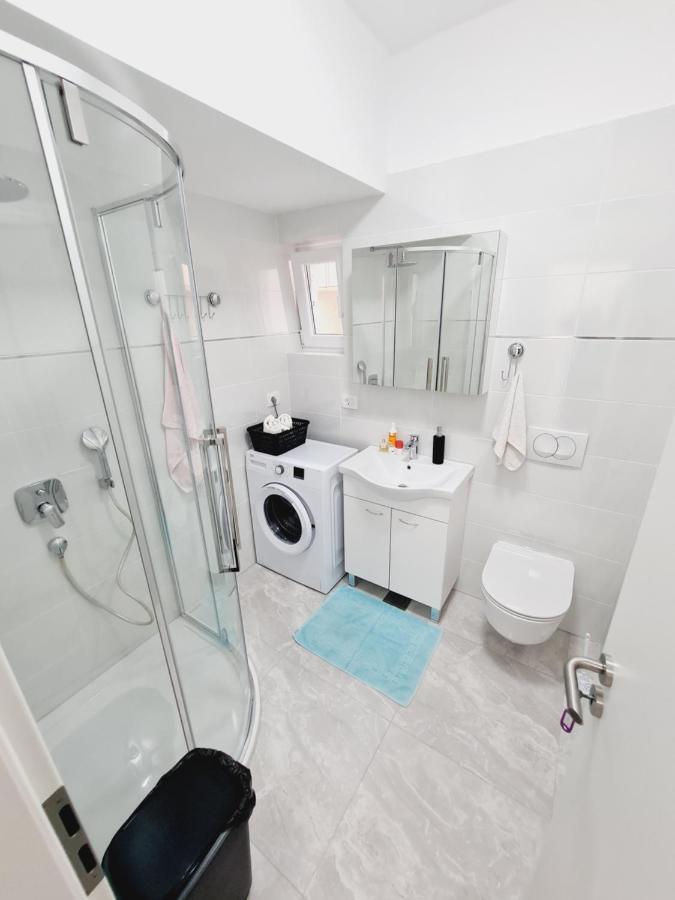 Apartments Viktorija พูลา ภายนอก รูปภาพ