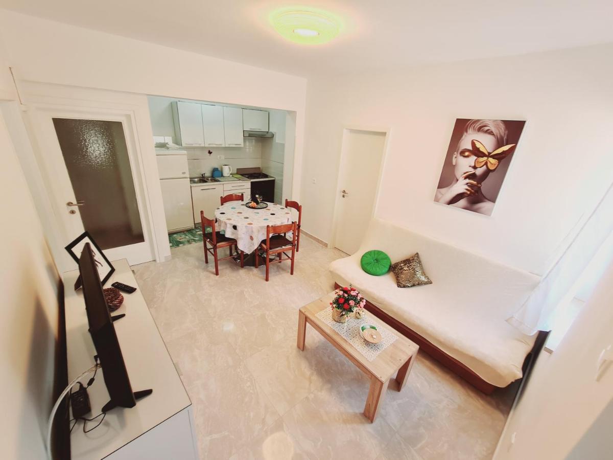 Apartments Viktorija พูลา ภายนอก รูปภาพ