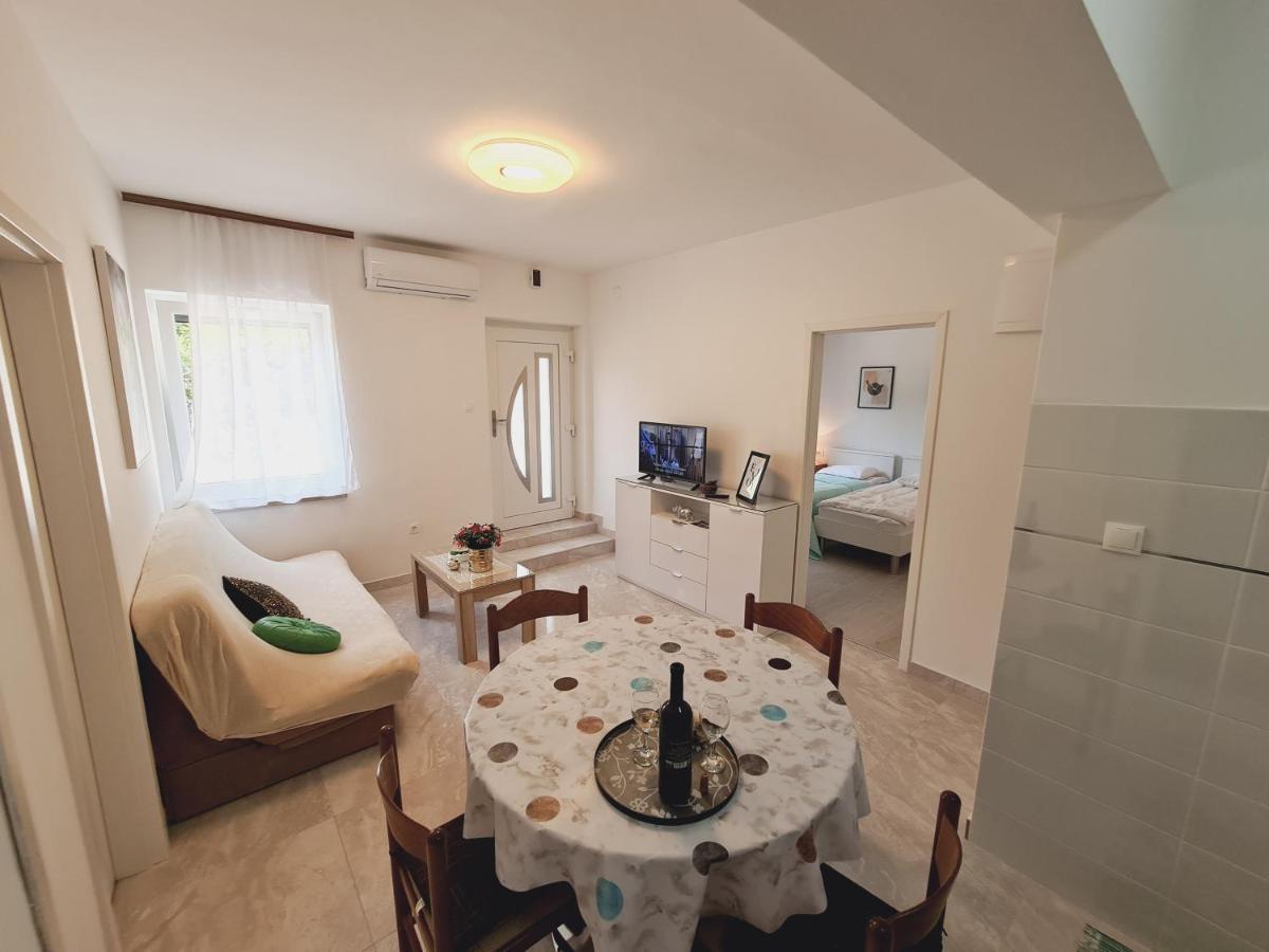 Apartments Viktorija พูลา ภายนอก รูปภาพ